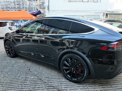 TESLA MODEL X - 4