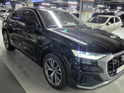AUDI Q8 - 5