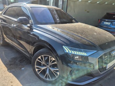 AUDI Q8 - 1