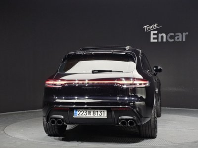 PORSCHE MACAN - 4