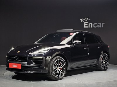 PORSCHE MACAN - 1