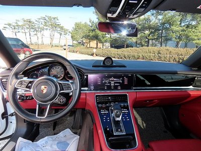 PORSCHE PANAMERA - 4