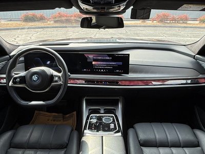 BMW I7 - 4