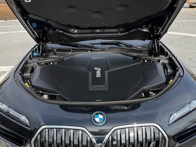 BMW I7 - 7