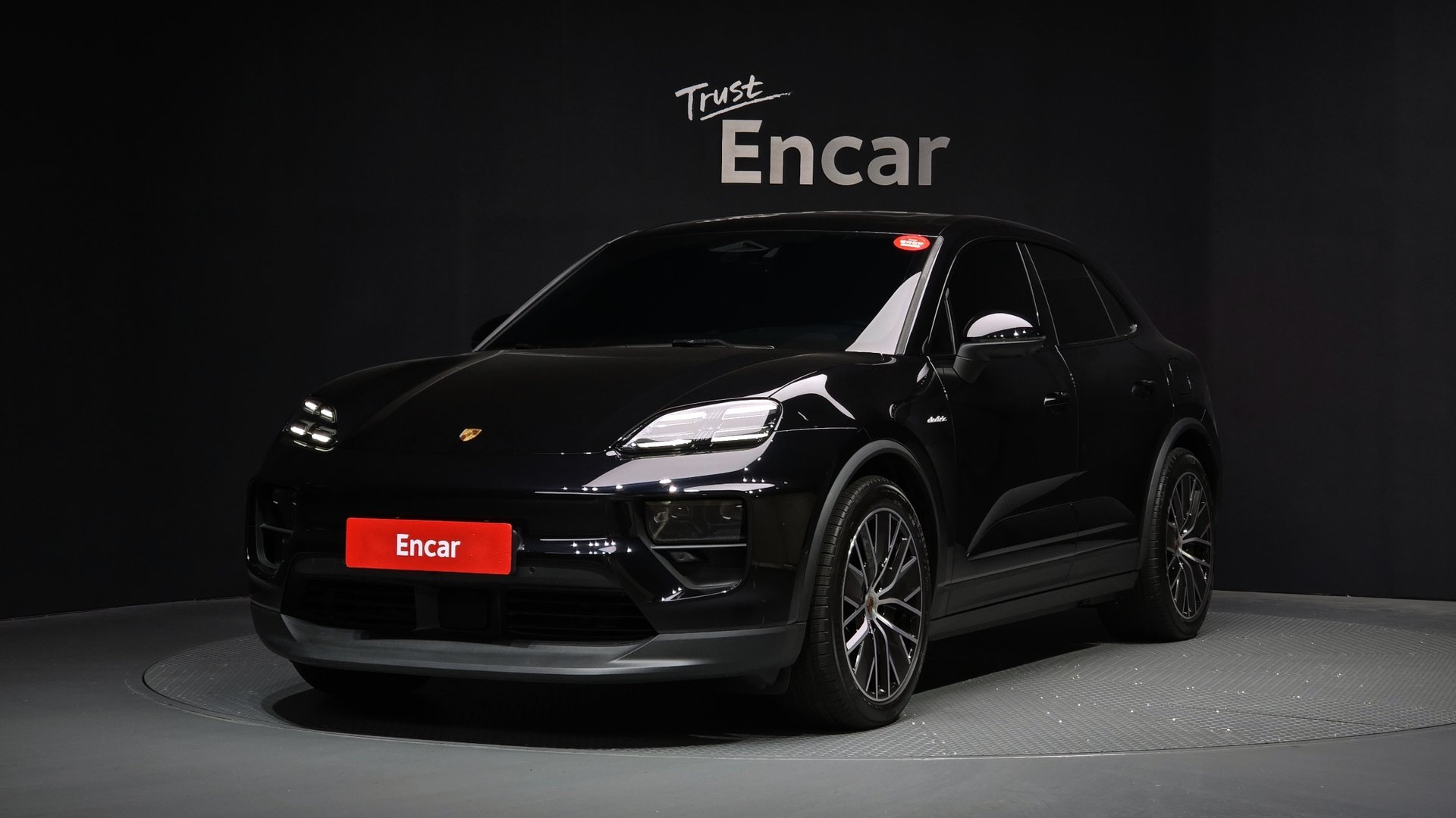 PORSCHE MACAN EV - View 1