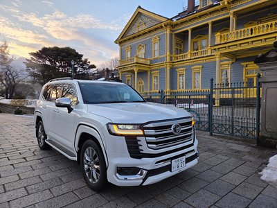 TOYOTA LAND CRUISER 300