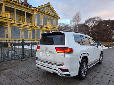 TOYOTA LAND CRUISER 300 - 8