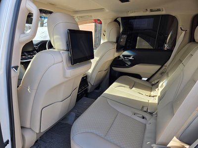 TOYOTA LAND CRUISER 300 - 7