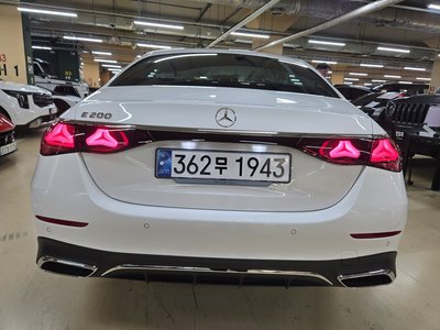 MERCEDES-BENZ E-CLASS - 7