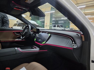 MERCEDES-BENZ E-CLASS - 9