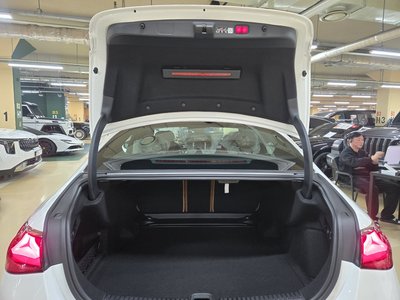 MERCEDES-BENZ E-CLASS - 5