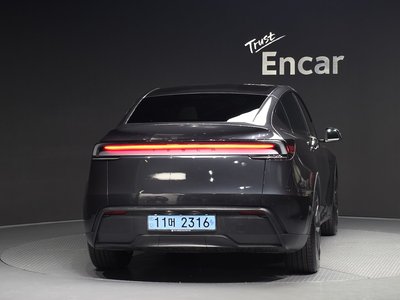 TESLA MODEL Y - 3