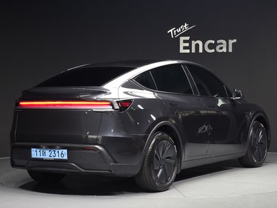 TESLA MODEL Y - 4