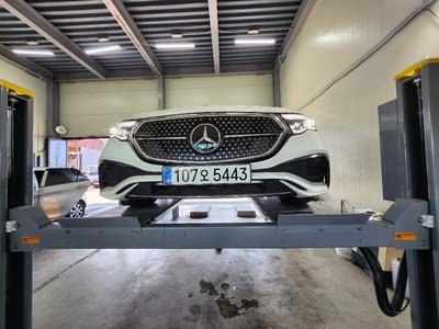 MERCEDES-BENZ E-CLASS - 1