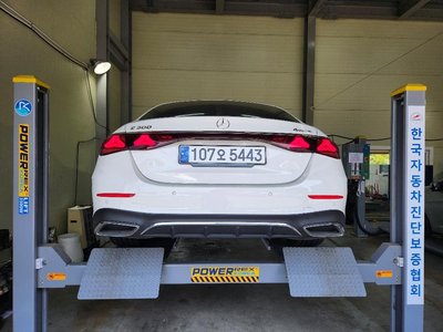 MERCEDES-BENZ E-CLASS - 3