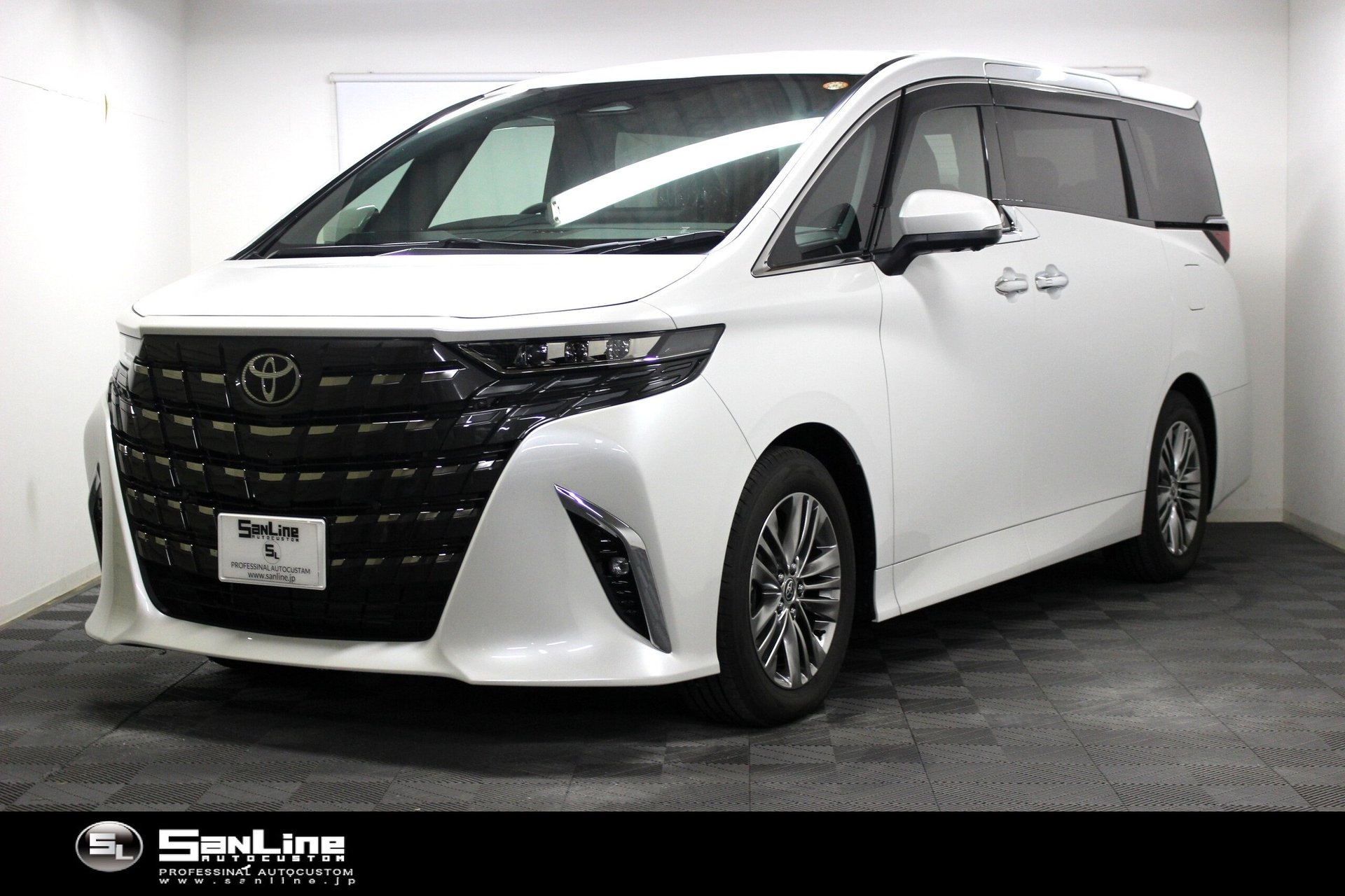 TOYOTA ALPHARD - View 1