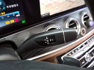 MERCEDES-BENZ E-CLASS - 9