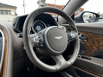 ASTON MARTIN DB11 - 10