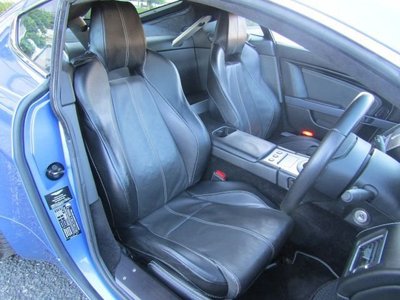 ASTON MARTIN V8 - 10