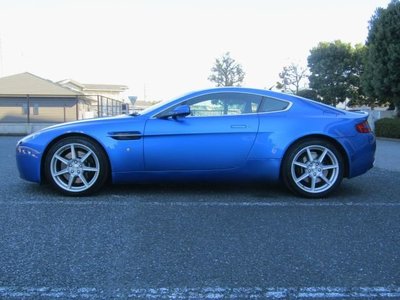 ASTON MARTIN V8 - 8
