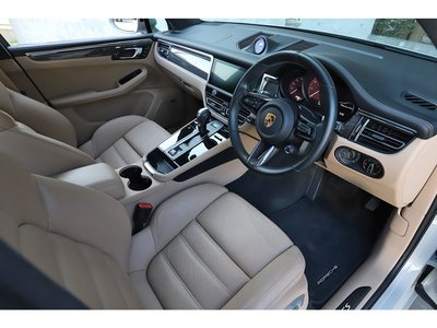 PORSCHE MACAN - 2
