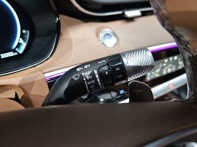 2021 Genesis GV70 thumbnail 18