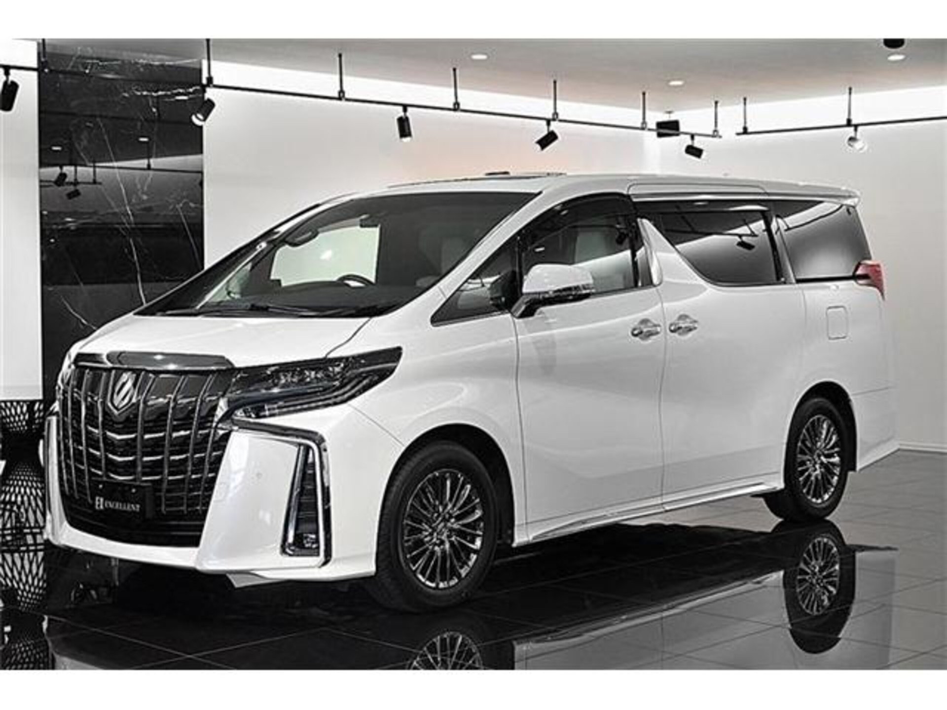 TOYOTA ALPHARD - View 1