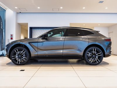ASTON MARTIN DBX - 5