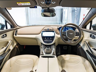 ASTON MARTIN DBX - 2