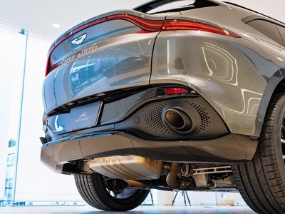 ASTON MARTIN DBX - 7