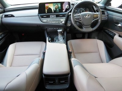 صورة مصغرة 20 لـ 2025 Lexus ES