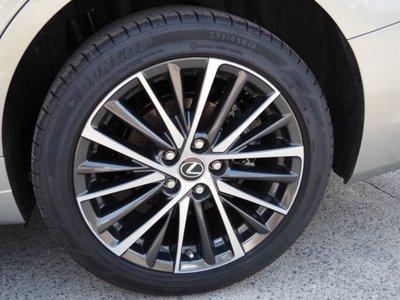 صورة مصغرة 17 لـ 2025 Lexus ES