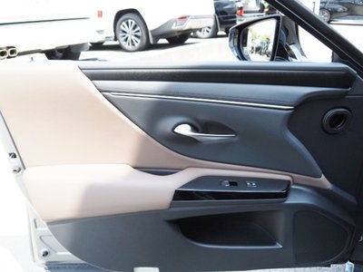 صورة مصغرة 56 لـ 2025 Lexus ES
