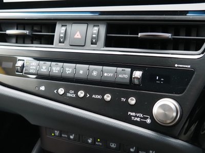 صورة مصغرة 42 لـ 2025 Lexus ES