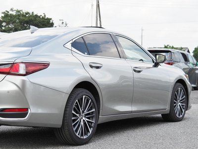 صورة مصغرة 12 لـ 2025 Lexus ES