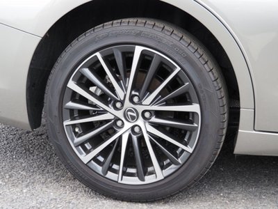 صورة مصغرة 18 لـ 2025 Lexus ES