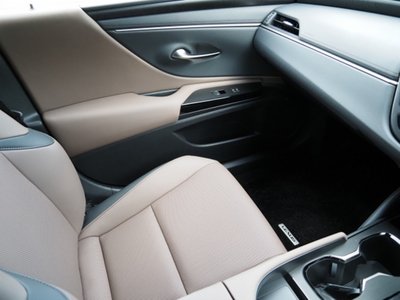 صورة مصغرة 62 لـ 2025 Lexus ES