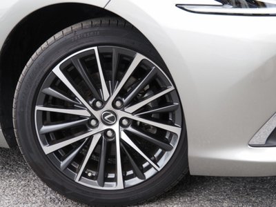 صورة مصغرة 15 لـ 2025 Lexus ES