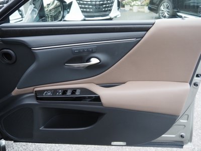 صورة مصغرة 57 لـ 2025 Lexus ES