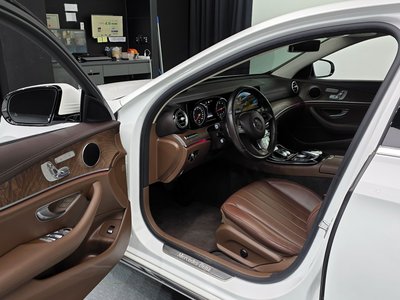 MERCEDES-BENZ E-CLASS - 10