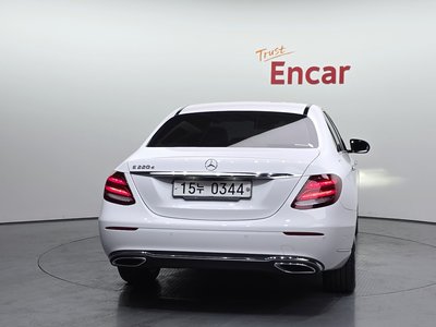 MERCEDES-BENZ E-CLASS - 3