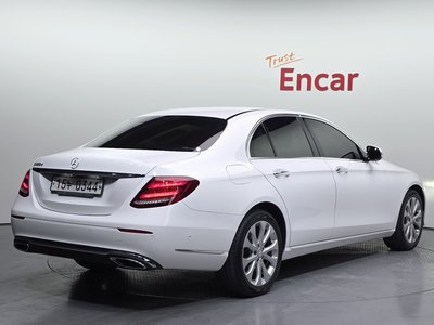 MERCEDES-BENZ E-CLASS - 4