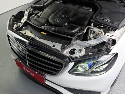 MERCEDES-BENZ E-CLASS - 7