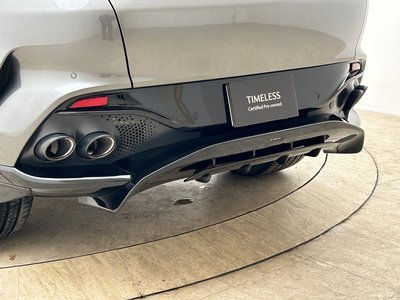 ASTON MARTIN DBX - 10