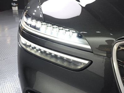صورة 9 لـ 2025 Genesis GV70