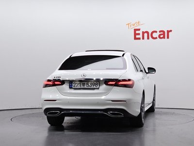 MERCEDES-BENZ E-CLASS - 4