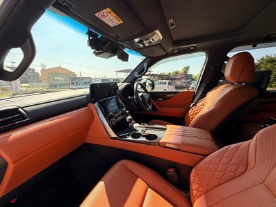 صورة مصغرة 33 لـ 2023 Lexus LX