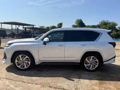صورة 5 لـ 2023 Lexus LX