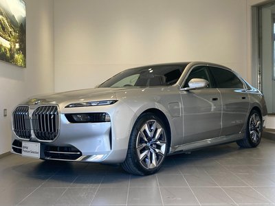 BMW I7