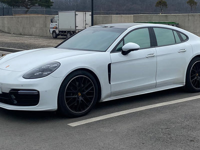 PORSCHE PANAMERA - 2